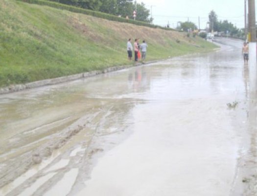 O comisie de la Prefectură evaluează pagubele după inundaţiile de la Topalu